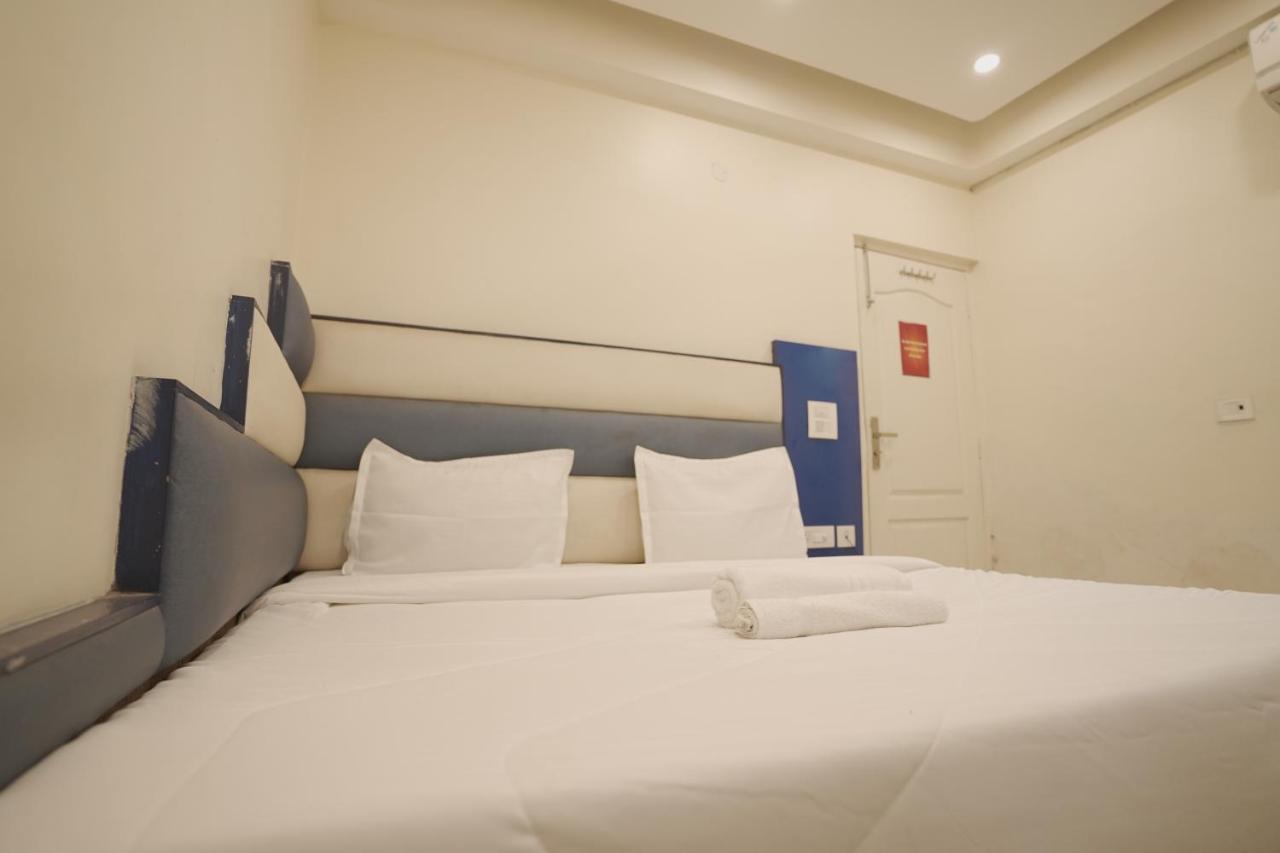 Hotel Leo Continental Yeni Delhi Dış mekan fotoğraf