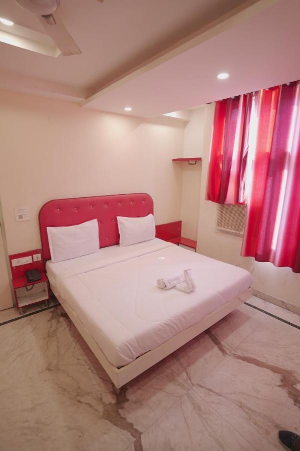 Hotel Leo Continental Yeni Delhi Dış mekan fotoğraf