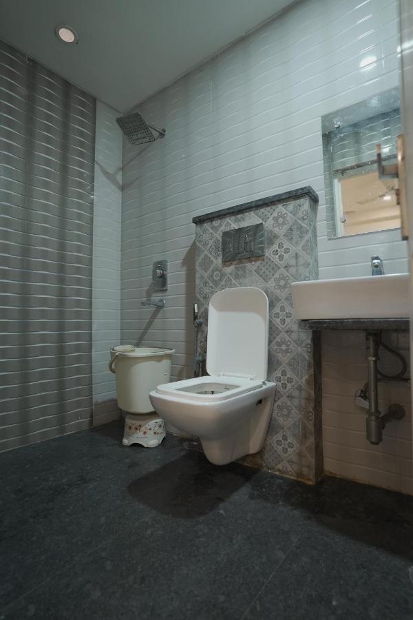 Hotel Leo Continental Yeni Delhi Dış mekan fotoğraf
