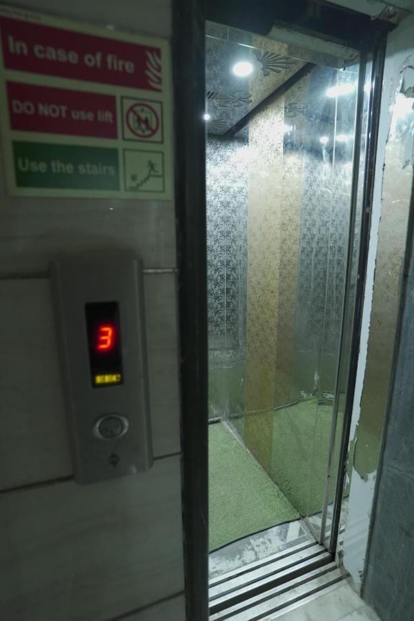 Hotel Leo Continental Yeni Delhi Dış mekan fotoğraf