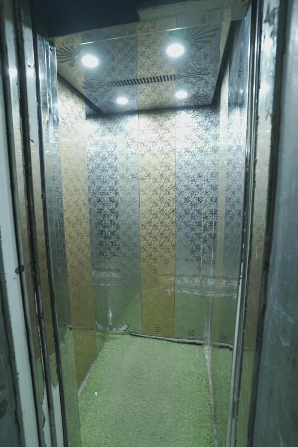 Hotel Leo Continental Yeni Delhi Dış mekan fotoğraf