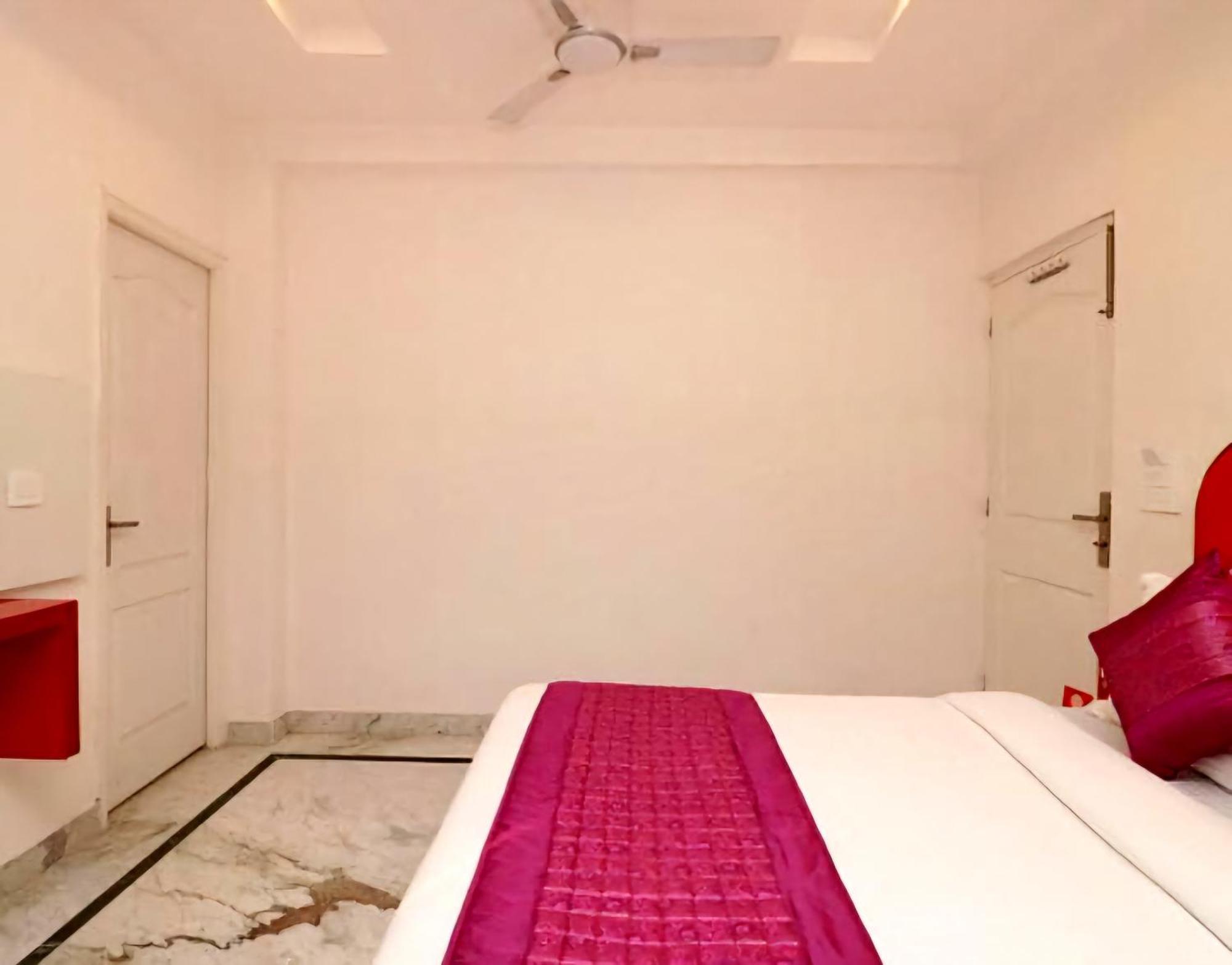 Hotel Leo Continental Yeni Delhi Dış mekan fotoğraf
