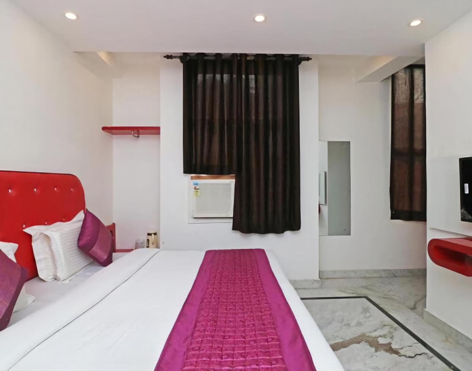 Hotel Leo Continental Yeni Delhi Dış mekan fotoğraf