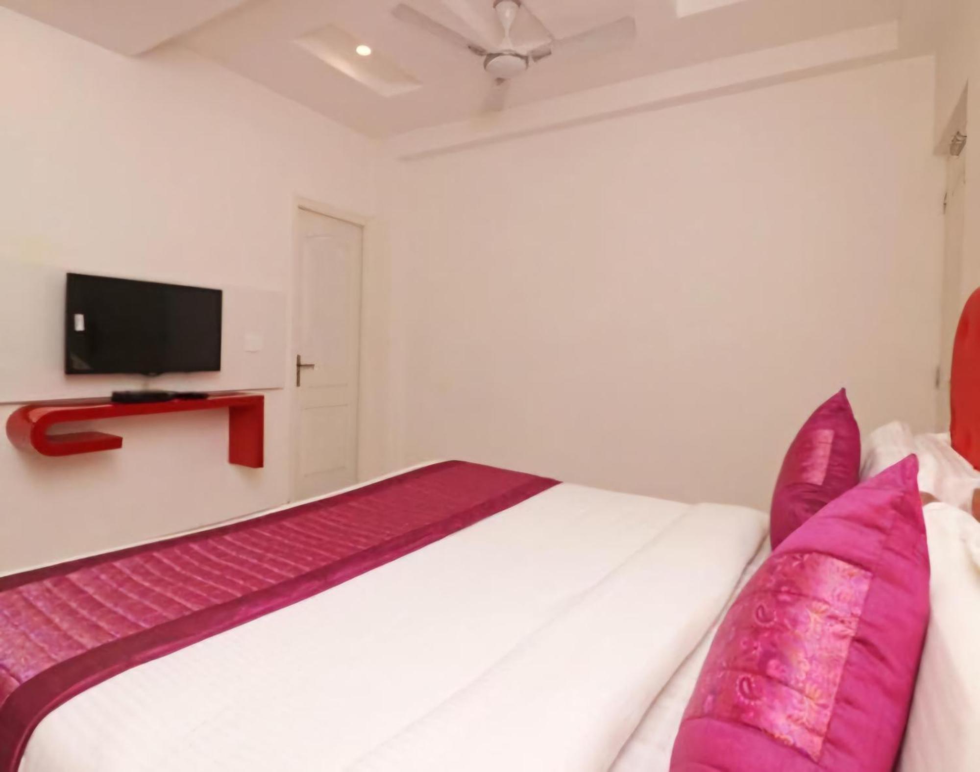 Hotel Leo Continental Yeni Delhi Dış mekan fotoğraf