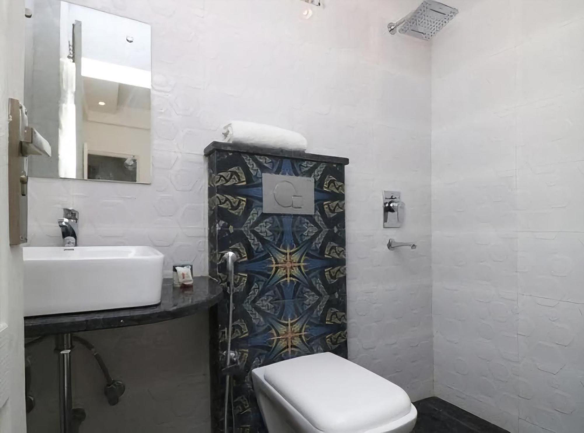 Hotel Leo Continental Yeni Delhi Dış mekan fotoğraf