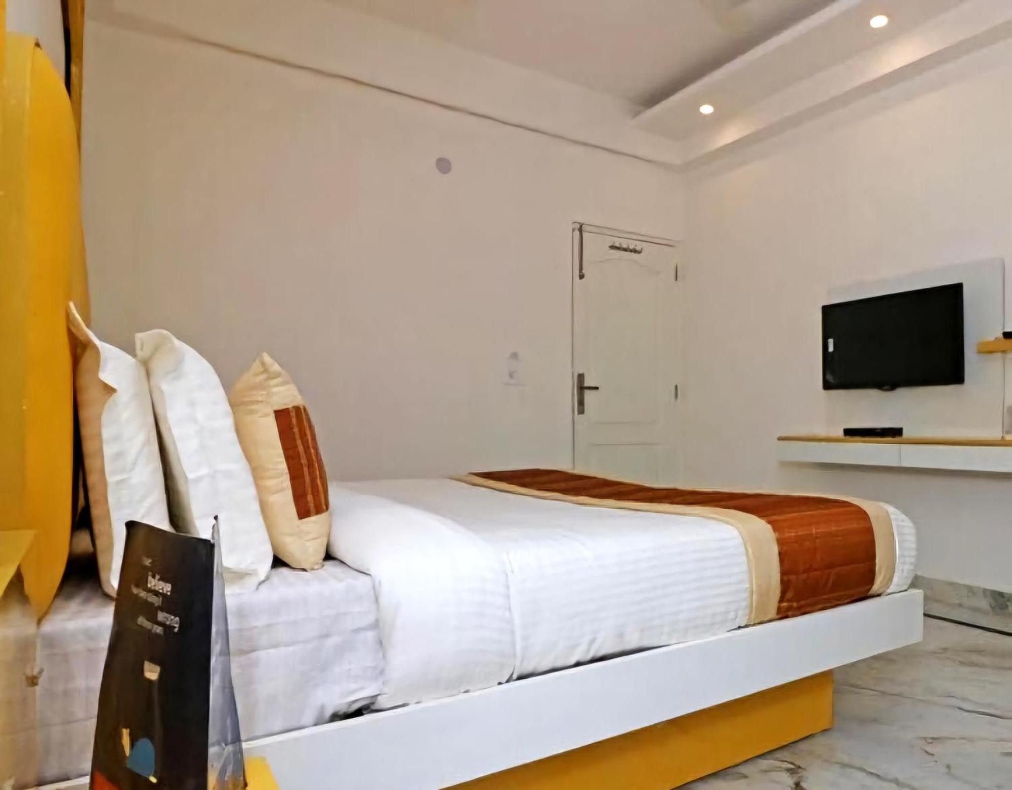 Hotel Leo Continental Yeni Delhi Dış mekan fotoğraf
