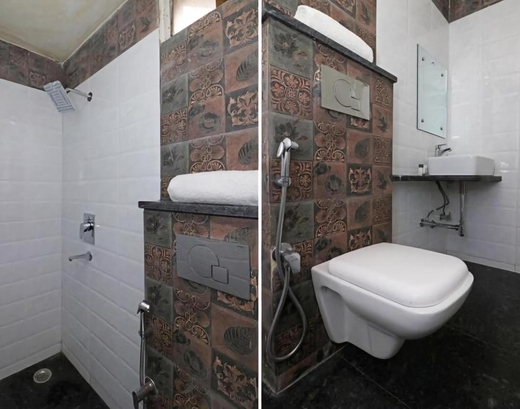 Hotel Leo Continental Yeni Delhi Dış mekan fotoğraf