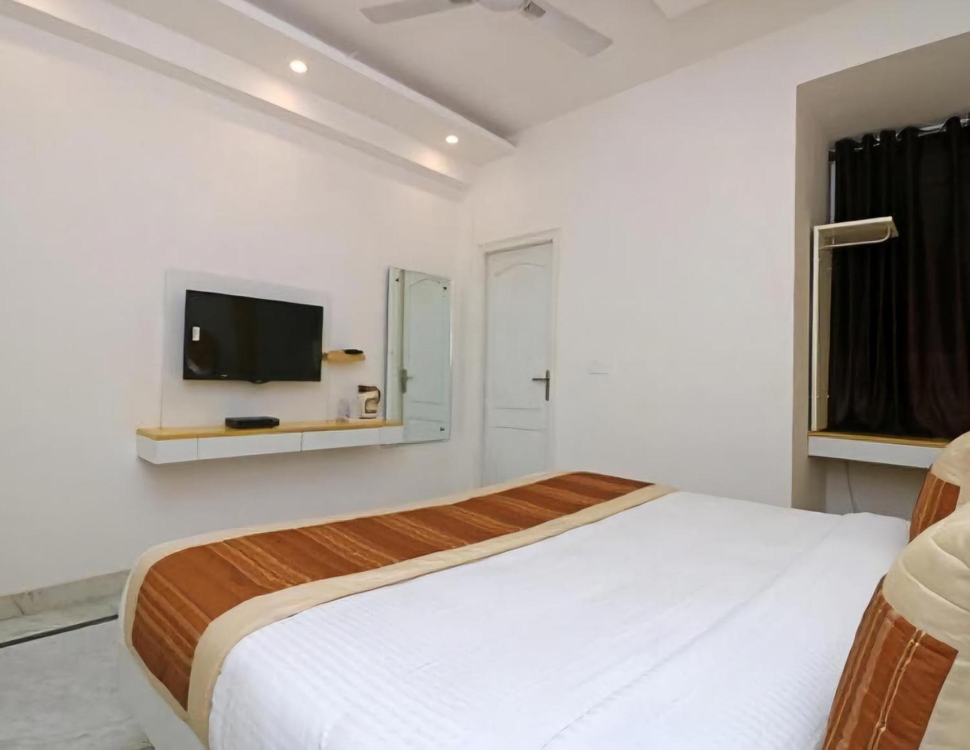 Hotel Leo Continental Yeni Delhi Dış mekan fotoğraf